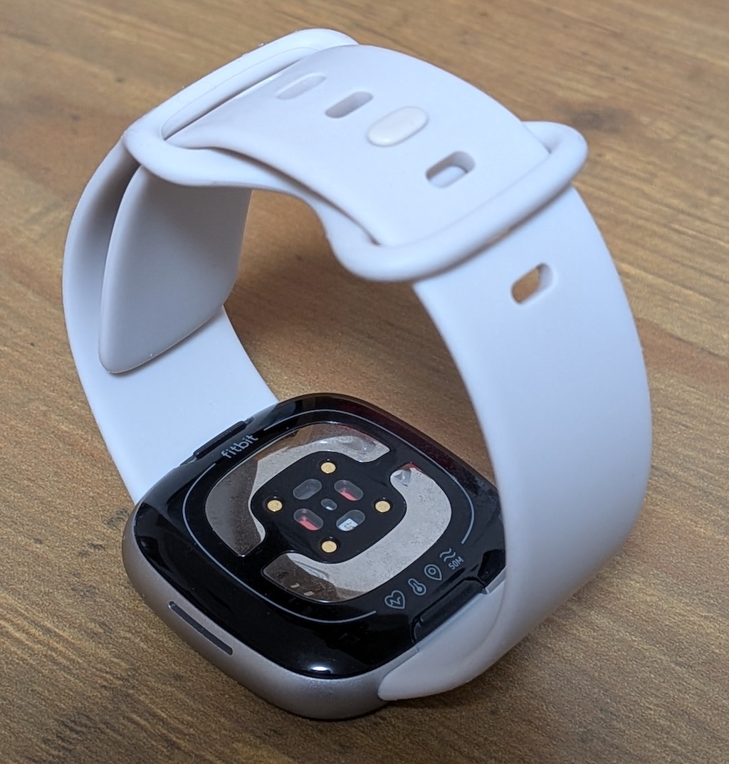 Fitbit Sense 2 のバンドとピンバックル